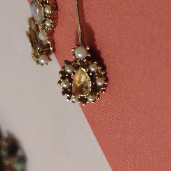 Elegant Pearl and Opal Jewelry Set - Picture 2 of 3